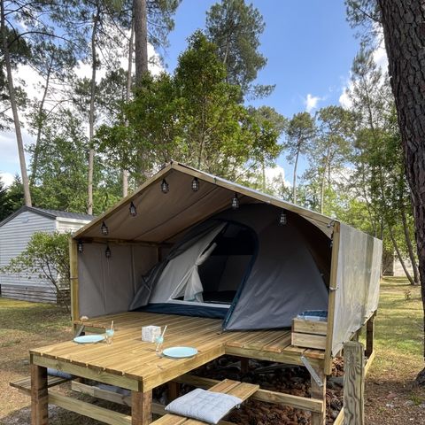 HÉBERGEMENT INSOLITE 2 personnes - Cabane vélo , plancher bois, table