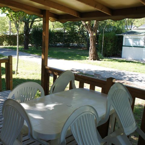 BUNGALOW 5 personnes - Mobil home Confort 32 m² 2 chambres + terrasse 12m² semi-couverte (9m²) + TV 4/5 pers