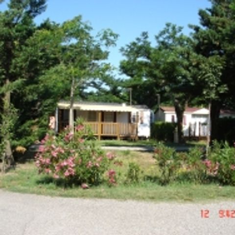 Emplacement - Forfait Confort (1 tente, caravane ou camping-car / 1 voiture / électricité 10A) 2/6 pers