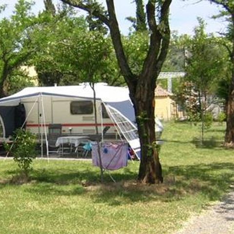 Emplacement - Forfait Confort (1 tente, caravane ou camping-car / 1 voiture / électricité 10A) 2/6 pers
