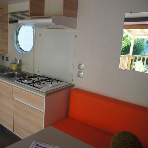BUNGALOW 4 personnes - Mobil home Premium 32m² 2 chambres + 2 salles de bain + terrasse couverte 9m² + TV + Clim 4 pers