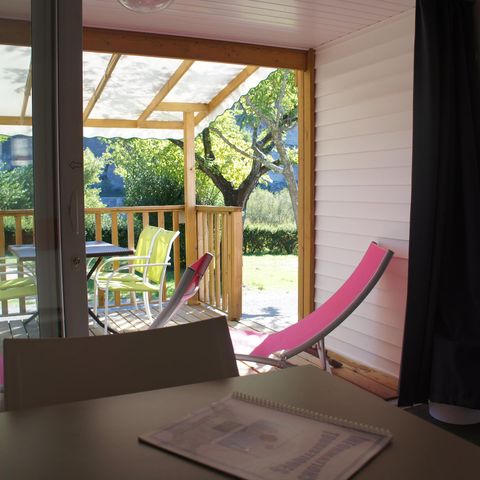 BUNGALOW 4 personnes - Mobil home Premium 32m² 2 chambres + 2 salles de bain + terrasse couverte 9m² + TV + Clim 4 pers