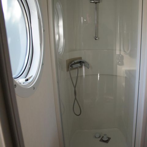 BUNGALOW 7 personnes - Mobil home Premium 32 m² 3 chambres + terrasse 12m² semi-couverte (9m²) + TV + clim 6/7 pers