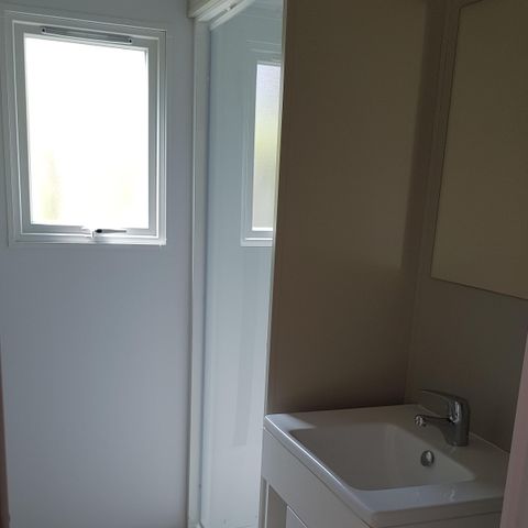 BUNGALOW 7 personnes - Mobil home Luxe 32m² 3 chambres + terrasse 12m² semi-couverte (9m²) + TV + Clim 6/7 pers