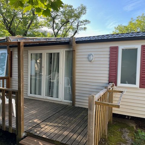 BUNGALOW 5 personnes - Mobil home Standard 32 m² 2 chambres + terrasse 12m² semi-couverte (9m²) 4/5 pers