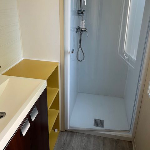 BUNGALOW 5 personnes - Mobil home Standard 32 m² 2 chambres + terrasse 12m² semi-couverte (9m²) 4/5 pers