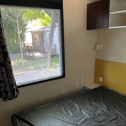 BUNGALOW 5 personnes - Mobil home Standard 32 m² 2 chambres + terrasse 12m² semi-couverte (9m²) 4/5 pers