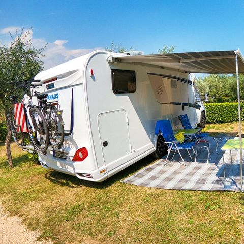 Emplacement - Emplacement Comfort avec sanitaires - 75m² - 6 amp