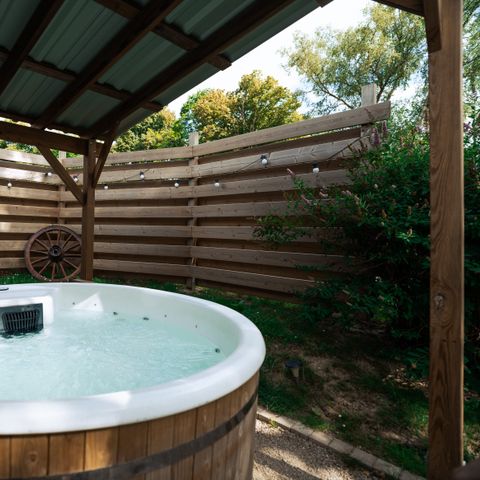 HÉBERGEMENT INSOLITE 2 personnes - POD + JACUZZI PRIVATIF - 1 Chambre 