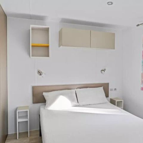 BUNGALOW 5 personnes - Mobil-home | Comfort | 3 Ch. | 5 Pers. | Terrasse surélevée | Clim. | TV