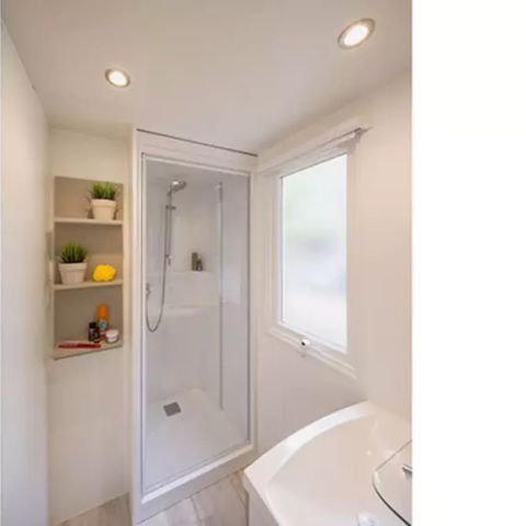 BUNGALOW 5 personnes - Mobil-home | Comfort | 2 Ch. | 5 Pers. | Terrasse Lounge | 1 SDB | Clim.