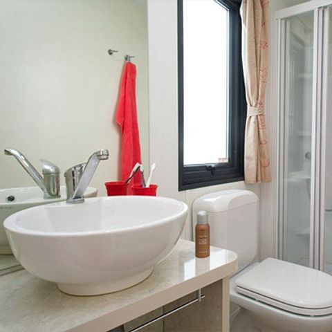 BUNGALOW 6 personnes - Comfort XL | 2 Ch. | 4/6 Pers. | Terrasse surélevée | Clim.