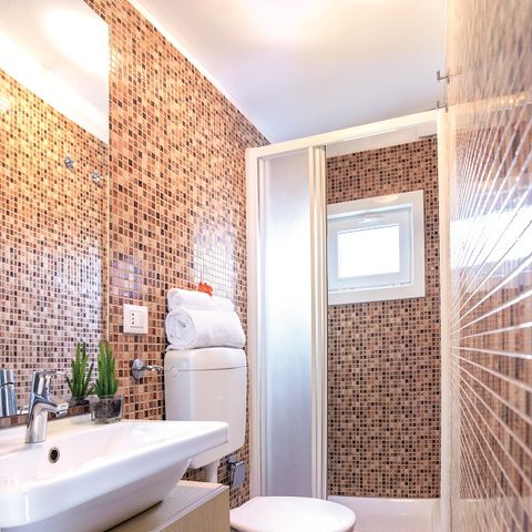 BUNGALOW 4 personnes - 2 chambres / 1 salle de bain - terrasse couverte