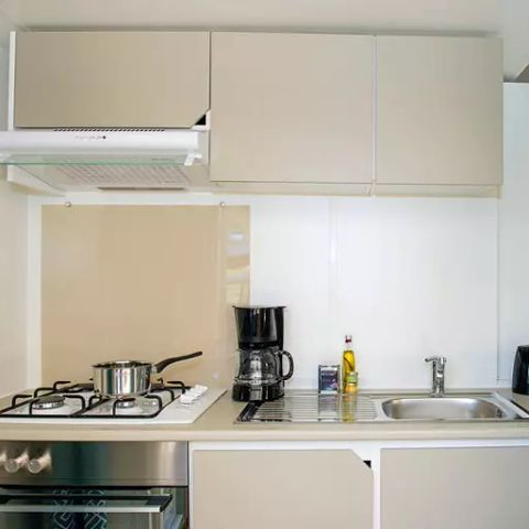 BUNGALOW 6 personnes - Mobil-home | Premium | 3 Ch. | 6 Pers. | Terrasse Lounge | 1 SDB | Clim.
