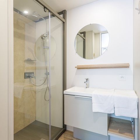 BUNGALOW 4 personnes - Ultimate | 2 Ch. | 4 Pers. | Terrasse surélevée | Douche tropicale | Clim. | TV