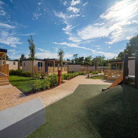 BUNGALOW 6 personnes - Comfort XL | 3 Ch. | 6 Pers. | Terrasse surélevée | 2 SDB | Clim. | TV