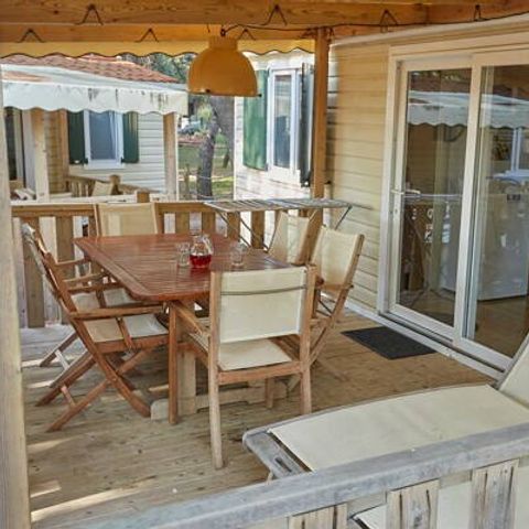 BUNGALOW 4 personnes - Mobil-home | Classic | 2 Ch. | 4 Pers. | Terrasse surélevée | 2 SDB | Clim. | TV