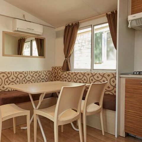 BUNGALOW 4 personnes - Mobil-home | Classic | 2 Ch. | 4 Pers. | Terrasse surélevée | 2 SDB | Clim. | TV