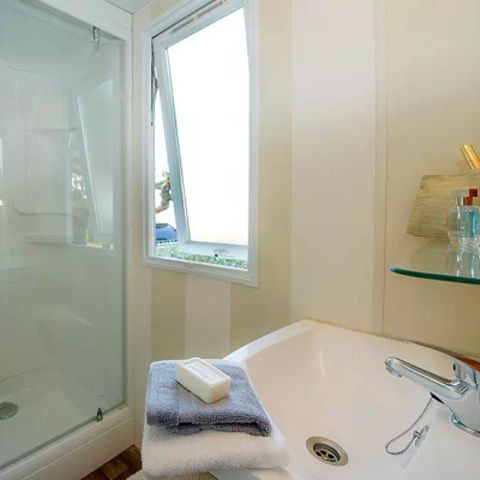 BUNGALOW 8 personnes - Mobil-home | Premium | 3 Ch. | 6/8 Pers. | Terrasse surélevée | 1 SDB | Clim.