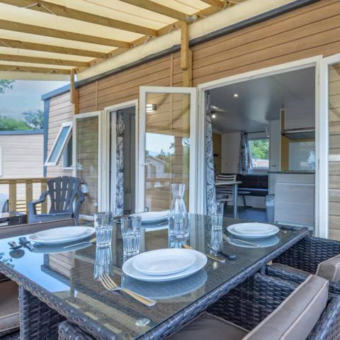 BUNGALOW 6 personnes - Mobil-home | Premium | 3 Ch. | 6 Pers. | Terrasse surélevée | 2 SDB | Clim. | TV