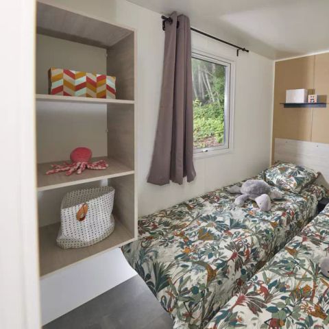 BUNGALOW 6 personnes - Mobil-home | Premium | 3 Ch. | 6 Pers. | Terrasse surélevée | 2 SDB | Clim. | TV