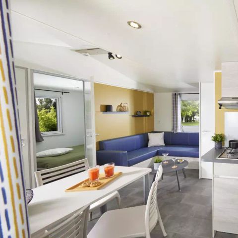 BUNGALOW 6 personnes - Mobil-home | Premium | 3 Ch. | 6 Pers. | Terrasse surélevée | 2 SDB | Clim. | TV
