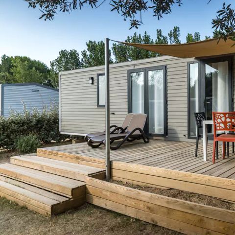 BUNGALOW 6 personnes - Mobil-home | Premium | 3 Ch. | 6 Pers. | Terrasse Lounge | 1 SDB | Clim. | TV