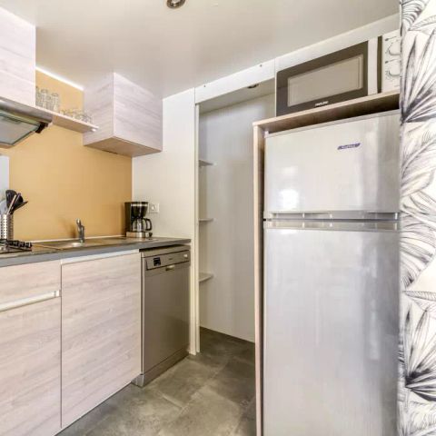 BUNGALOW 6 personnes - Mobil-home | Premium | 3 Ch. | 6 Pers. | Terrasse Lounge | 1 SDB | Clim. | TV