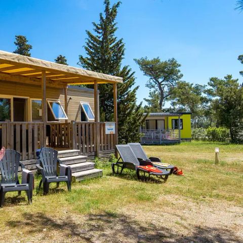 BUNGALOW 4 personnes - Mobil-home | Premium | 2 Ch. | 4 Pers. | Terrasse Lounge | 1 SDB | Clim.