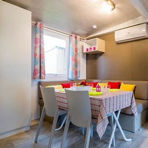 BUNGALOW 6 personnes - Comfort XL | 2 Ch. | 4/6 Pers. | Terrasse surélevée | Clim.