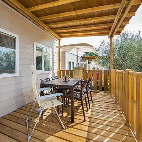 BUNGALOW 6 personnes - Mobil-home | Comfort | 2 Ch. | 4/6 Pers. | Terrasse surélevée | Clim.
