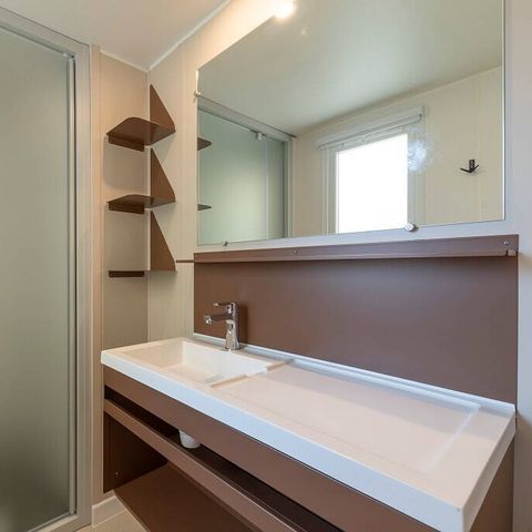 BUNGALOW 6 personnes - Premium | 3 Ch. | 6 Pers. | Terrasse surélevée | 1 SDB | Clim.