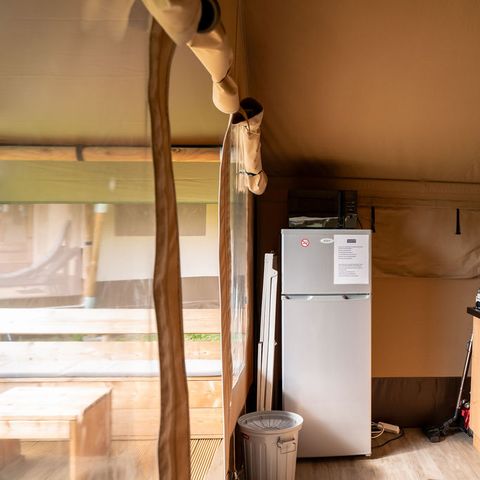 TENTE TOILE ET BOIS 5 personnes - y compris les installations sanitaires