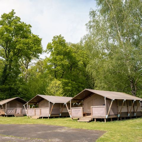 TENTE TOILE ET BOIS 5 personnes - y compris les installations sanitaires