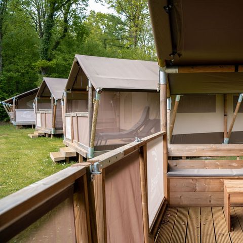 Tente en toile et en bois 5 personnes - y compris les installations sanitaires