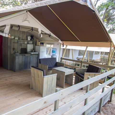 TENTE TOILE ET BOIS 5 personnes - Luxe safaritent sanitaire