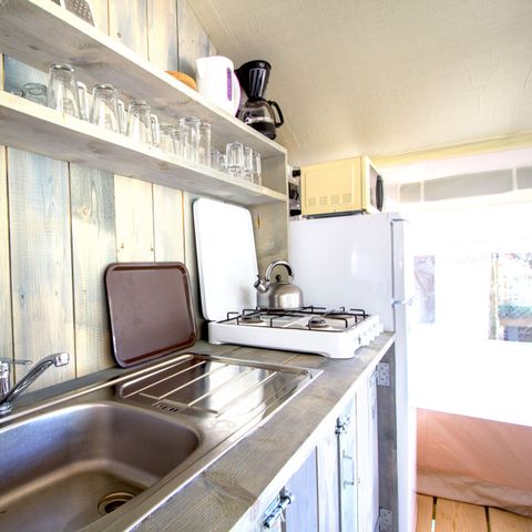 Tente en toile et en bois 5 personnes - Valkanela - Tente safari + sanitaires