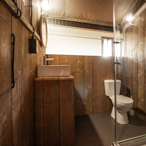 Tente en toile et en bois 5 personnes - Valkanela - Tente safari + sanitaires + climatisation (6P)