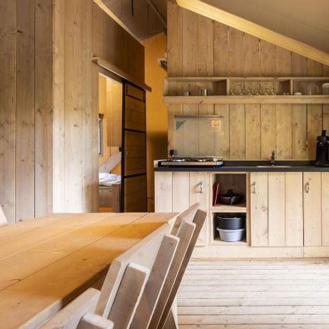 Tente en toile et en bois 5 personnes - Valkanela - Tente Safari Bella Lodge + sanitaires + air conditionné (6P)