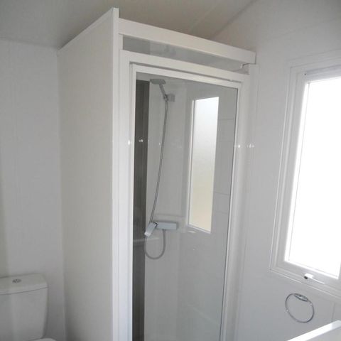 BUNGALOW 2 personnes - Confort 18m² 1 chambre + terrasse semi-couverte + TV