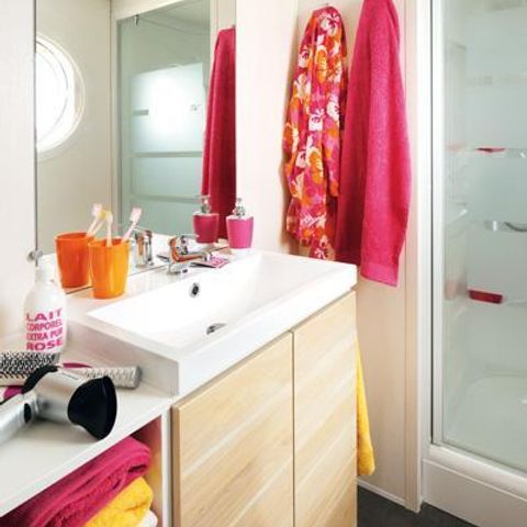BUNGALOW 4 personnes - Mobil-home Confort 27m² 2 chambres dont terrasse semi-couverte 18m² + TV