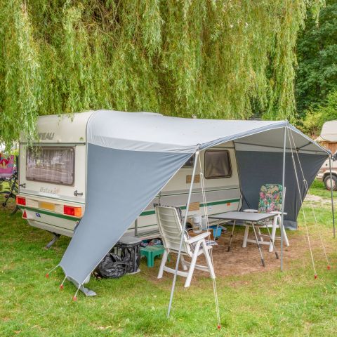 Emplacement - Forfait Confort (1 tente, caravane ou camping-car / 1 voiture / électricité 6A)