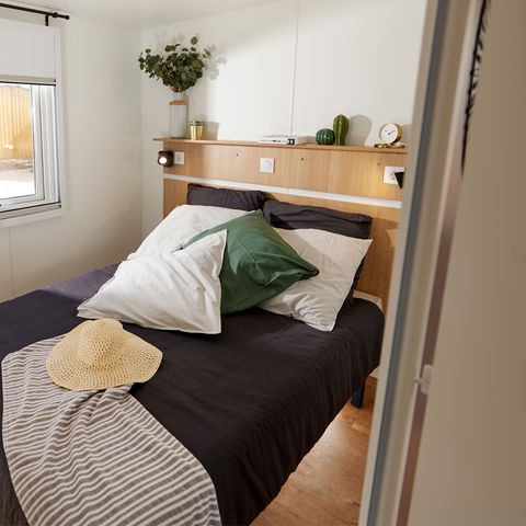 BUNGALOW 4 personnes - Homeflower Premium 29m² (2 chambres) + CLIM + terrasse semi-couverte + TV + draps + serviettes