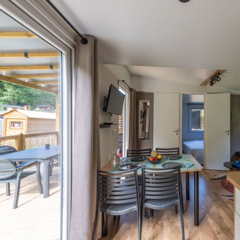 BUNGALOW 6 personnes - Homeflower Premium 35m² (3 chambres) + CLIM + terrasse semi-couverte + TV + draps + serviettes