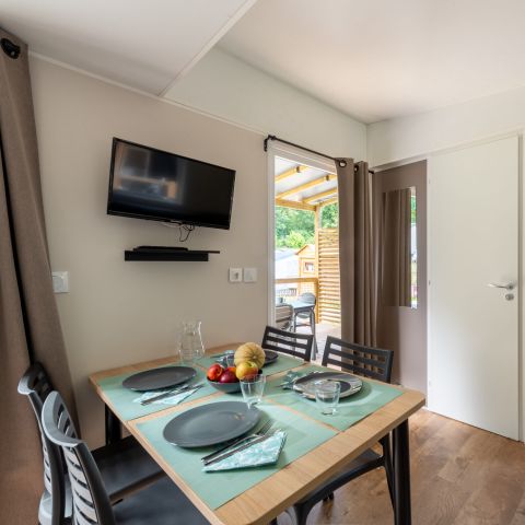 BUNGALOW 6 personnes - Homeflower Premium 35m² (3 chambres) + CLIM + terrasse semi-couverte + TV + draps + serviettes