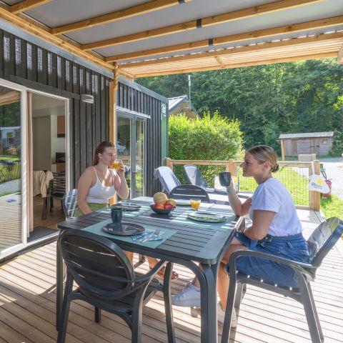 BUNGALOW 6 personnes - Homeflower Premium 35m² (3 chambres) + CLIM + terrasse semi-couverte + TV + draps + serviettes