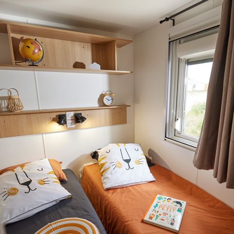 BUNGALOW 6 personnes - Homeflower Premium 35m² (3 chambres) + CLIM + terrasse semi-couverte + TV + draps + serviettes