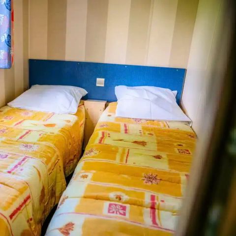 Mobilhome 5 personnes - 3 Pièces 5 Personnes (4 adultes et 1 enfant -16 ans) Climatisé + TV