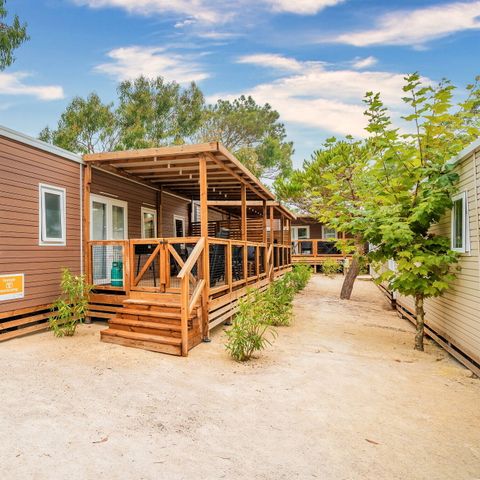 BUNGALOW 6 personnes - Mobil-home | Premium | 3 Ch. | 6 Pers. | Terrasse Lounge | 1 SDB | Clim.