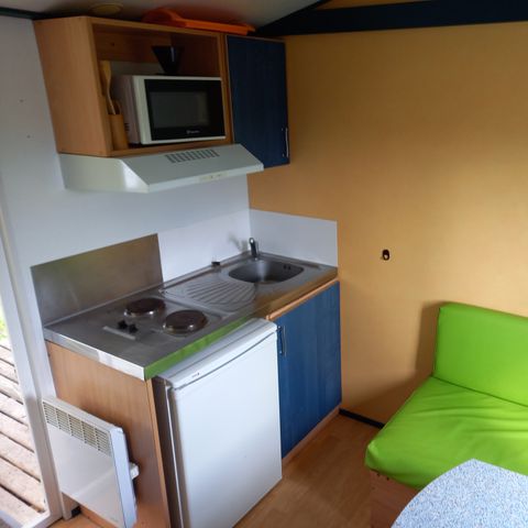 BUNGALOW 4 personnes - 4 PERS, 1CH, AVEC SANITAIRES